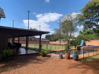 Prime Location - Grand Home Plus Two Cottages