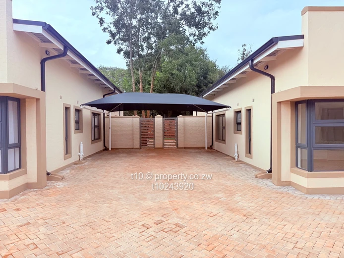 Townhouse to rent in Borrowdale 