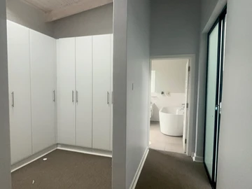 3 Bedroom Flat & Apartment