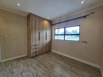 3 Bedroom Flat & Apartment