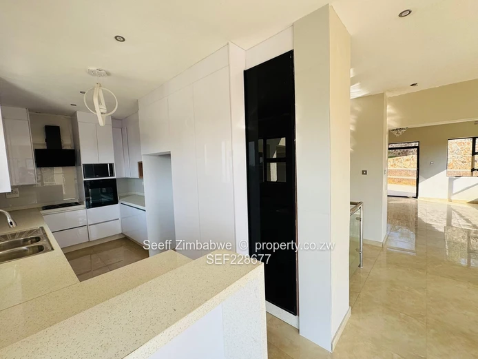 A Serene Luxury Home in Folyjon, Glen Lorne