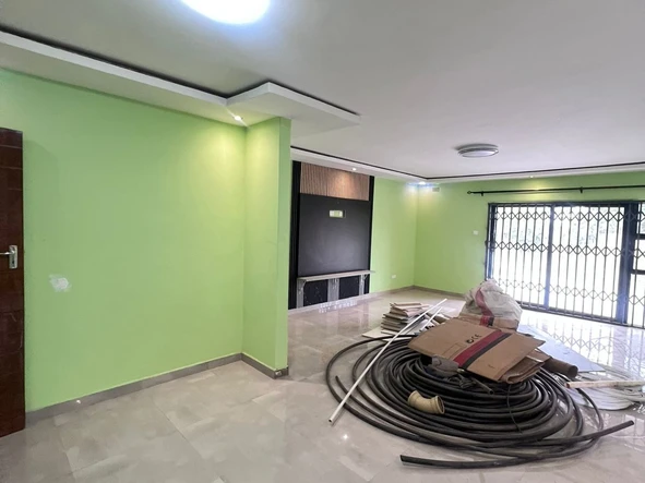 4 Bedroom Flat & Apartment