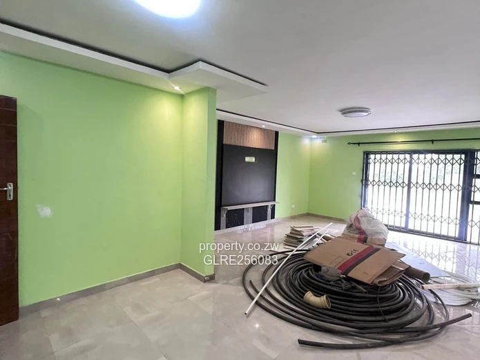 Newly Renovated 4-Bed Flat Bluff Hill - Borehole Included