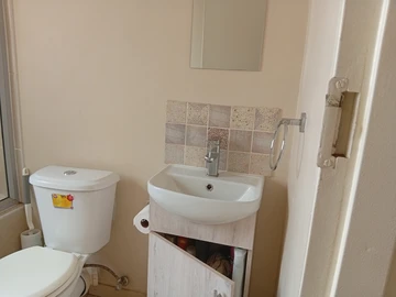 2 Bedroom Flat & Apartment