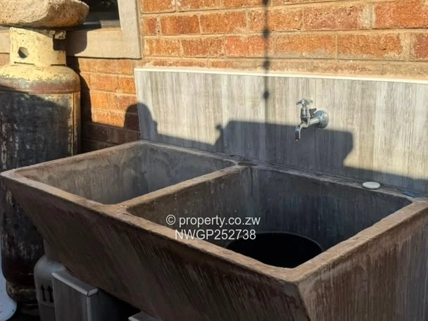 Exceptional Family Home with Cottage for Sale – Emhlangeni