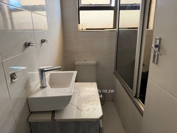Stylish 2-Bed Arlington Cottage — Borehole & Modern Kitchen