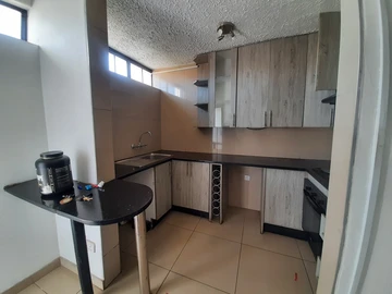 2 Bedroom Flat & Apartment