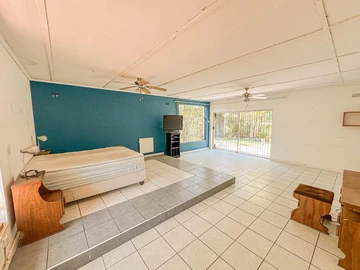 9 Bedroom House