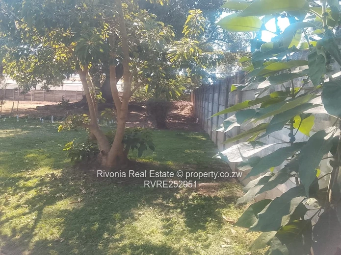 Greendale North: 3-Bed Home with Pool & Borehole on 3767m²