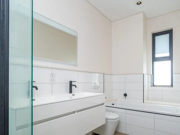 3 Bedroom Flat & Apartment