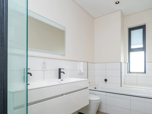 3 Bedroom Flat & Apartment