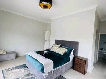 3 Bedroom Flat & Apartment