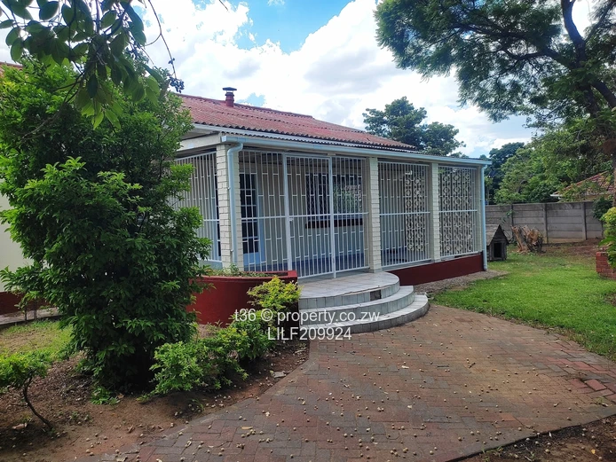 Newly renovated house in heart of hatefiied 