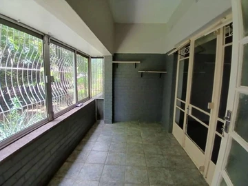 2 Bedroom Flat & Apartment