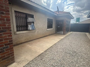 2 Bedroom Flat & Apartment