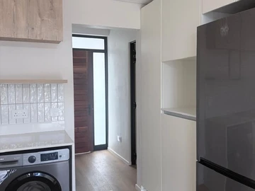 2 Bedroom Flat & Apartment