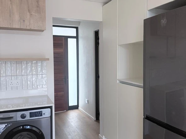 2 Bedroom Flat & Apartment