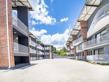 2 Bedroom Flat & Apartment