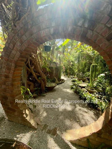 Tropical Architectural Masterpiece In Prestigious Glen Lorne