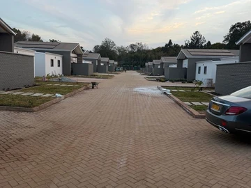 2 Bedroom Flat & Apartment