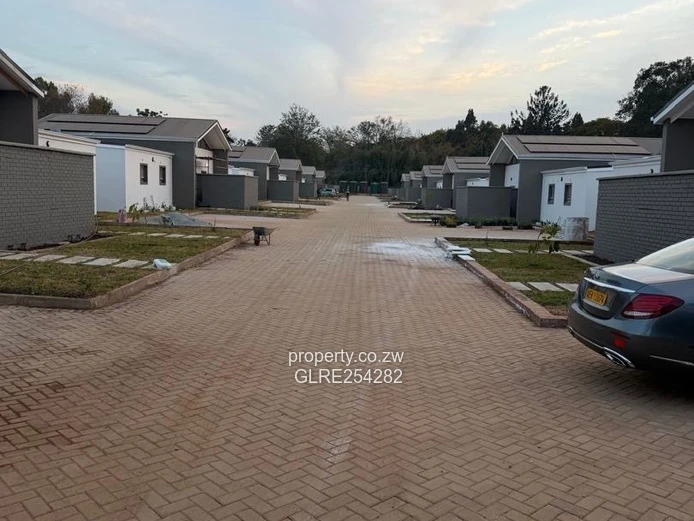 New Marlborough 2-Bed Flat — Borehole & Paved Parking