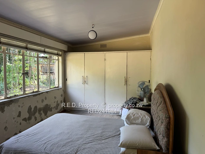 Generous land, Genuine opportunity In Burnside!