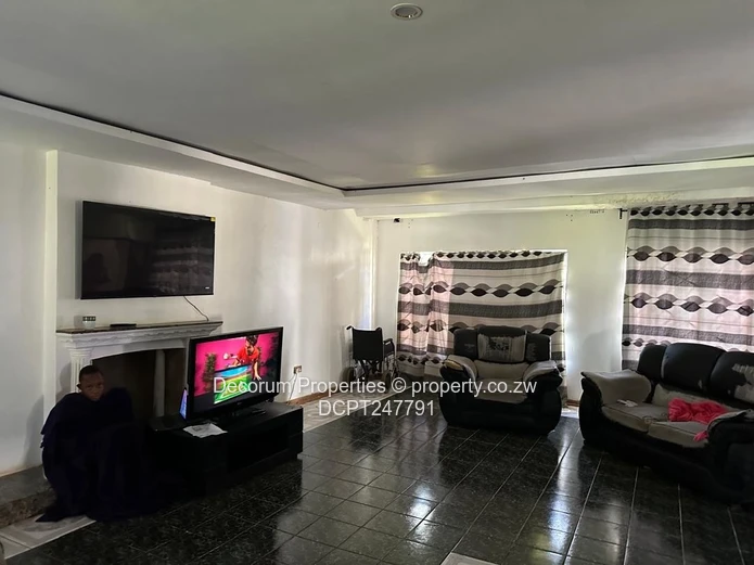 Spacious 5-Bed Home  in Bluff Hill