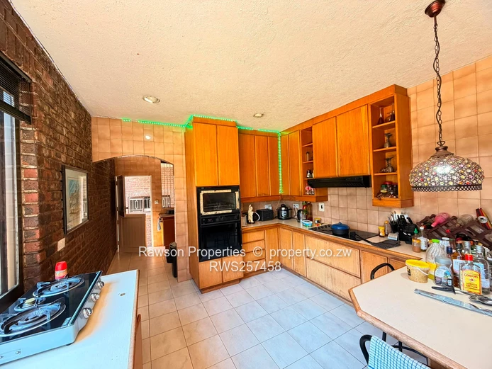 Luxury Living in Colne Valley’s Golden Triangl