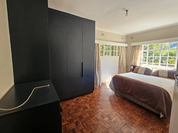 3 Bedroom Flat & Apartment