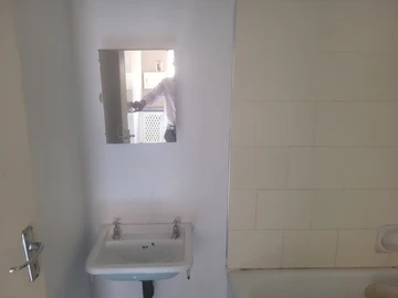 2 Bedroom Flat & Apartment