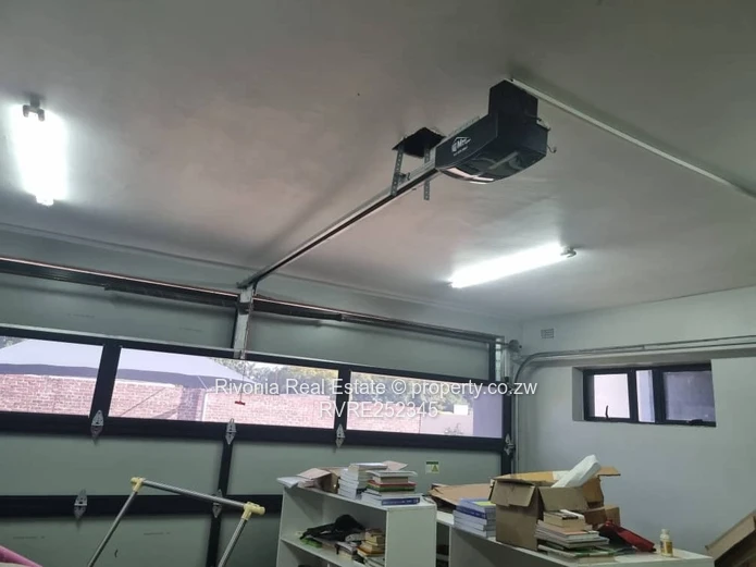 Luxury 5-Bed Highlands Apartment with Double Garage & Borehole