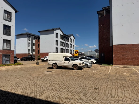 2 Bedroom Flat & Apartment