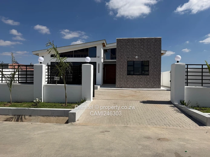 Spacious 4-Bed Arlington House w/ Borehole & Modern Kitchen
