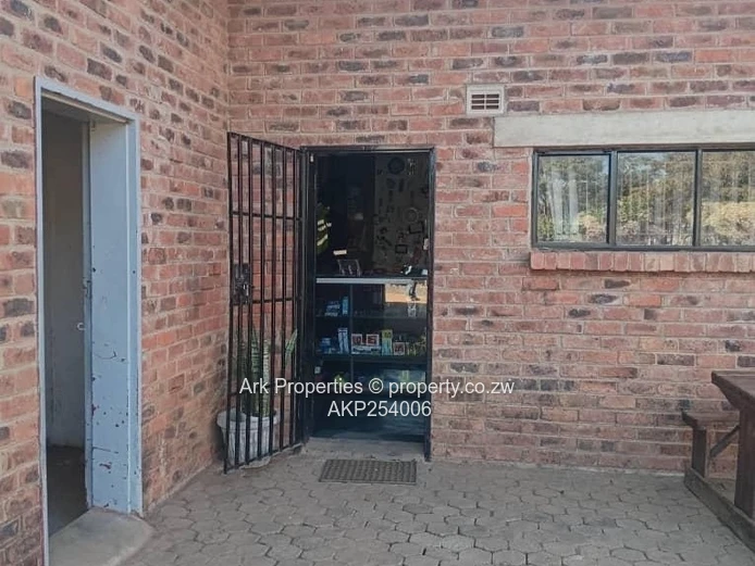 Warehouse To Let in Norton