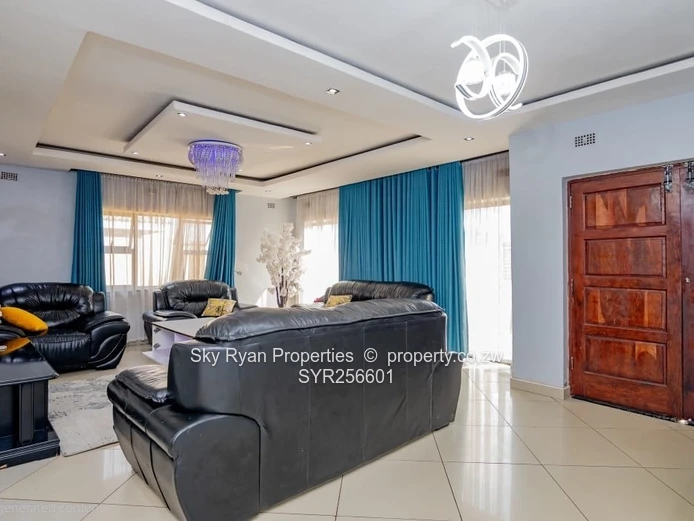 5-Bedroom Family Home For Sale - Madokero 
