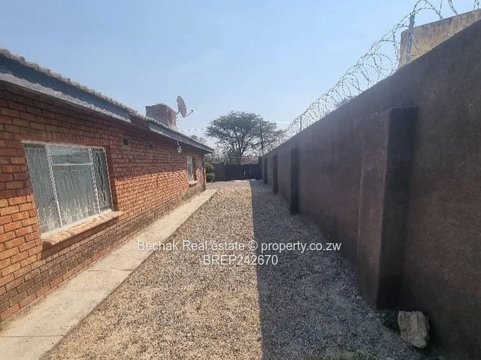 Secure walled 5-bed home in Parklands with borehole
