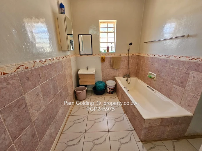 Family Home, Great Borehole, Mutiple Bedrooms