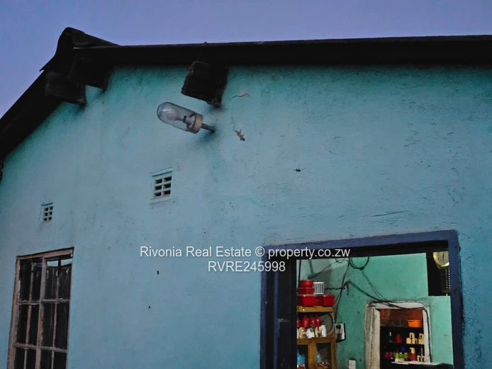 Charming Turquoise 4-Bed Home in Glen View — Borehole