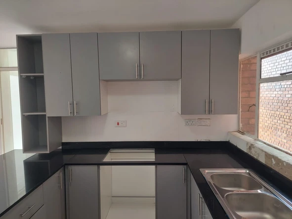 2 Bedroom Flat & Apartment