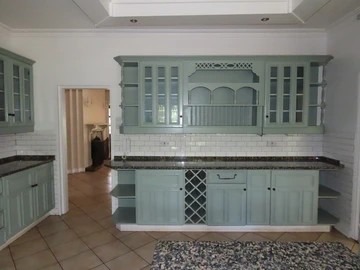 6 Bedroom House