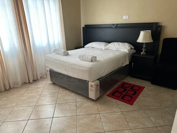 2 Bedroom Flat & Apartment