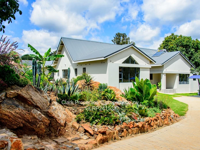 Striking Contemporary Living (Sole Mandate)