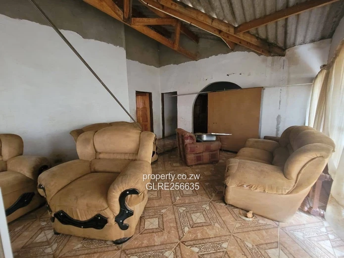 Spacious 6-Bed Granary Park Home — Tiled Verandah & Walled Yard