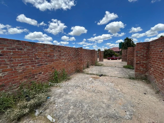 COMPLETE TO TASTE! 4 Bedroom House Southlea Park 