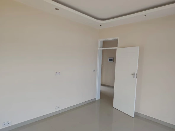 4 Bedroom Flat & Apartment