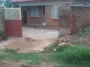 Norton Johannesburg 7 roomed house with 4 bed with Deeds   