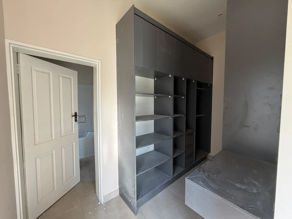 3 Bedroom Flat & Apartment