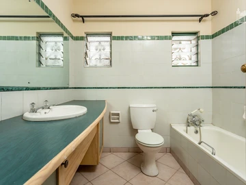4 Bedroom Garden Flat