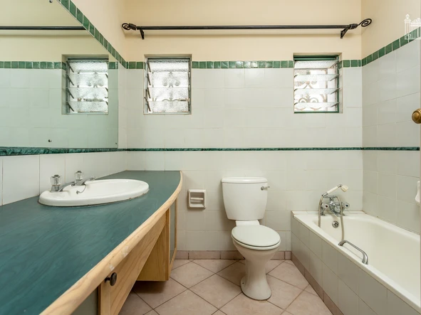 4 Bedroom Garden Flat