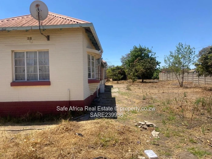 WATERFALLS- PROSPECT AREA 5 Bedroomed house for sale